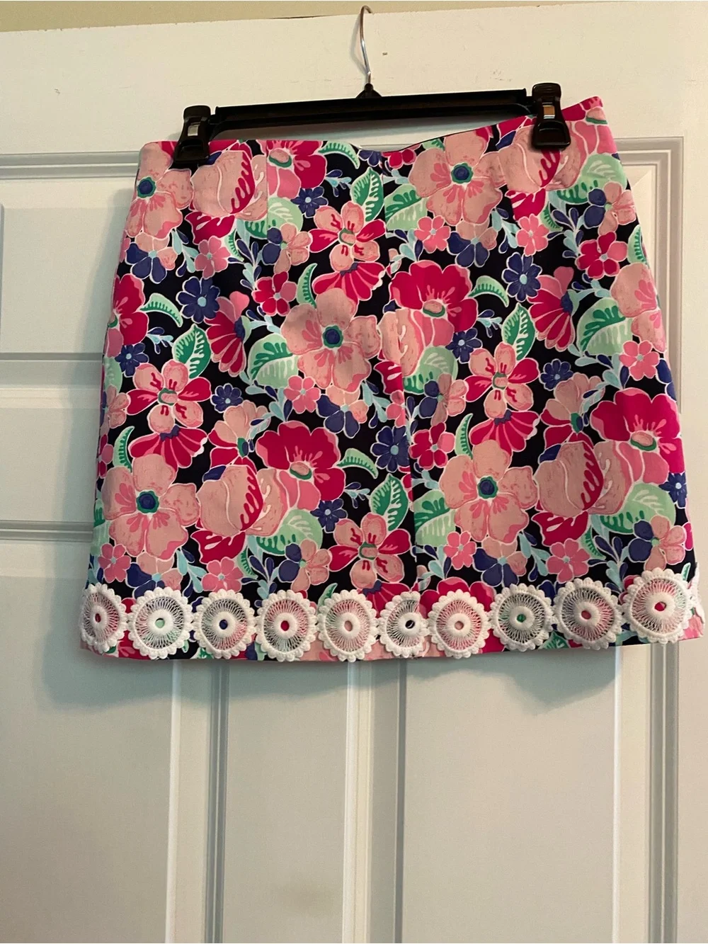 crown & ivy Pink and Navy Floral Crochet-Trim Mini Skort